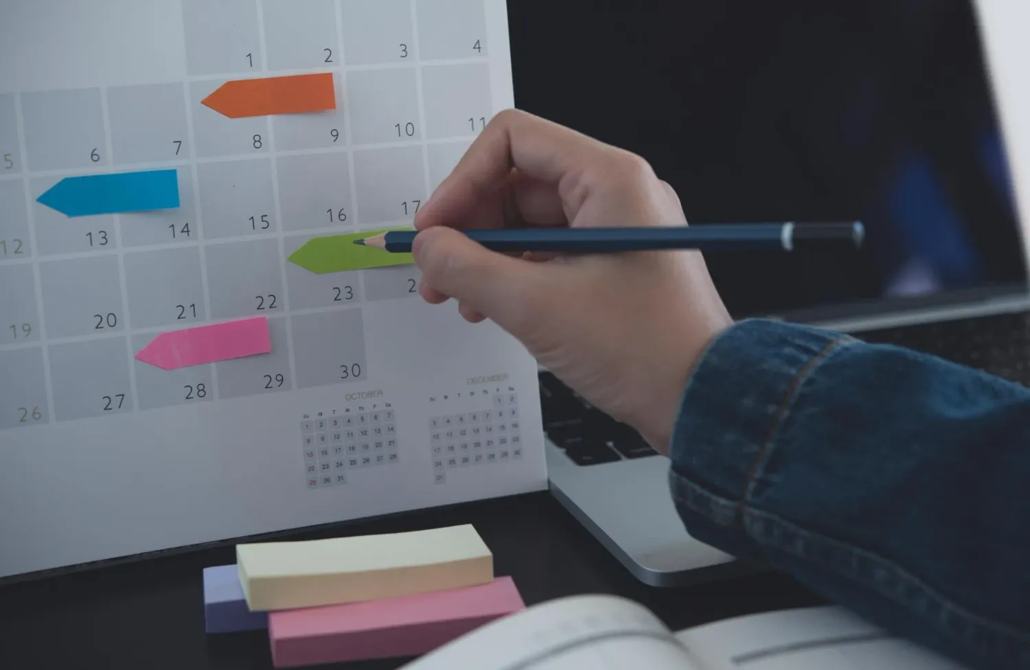 HR planning shift schedules on a calendar